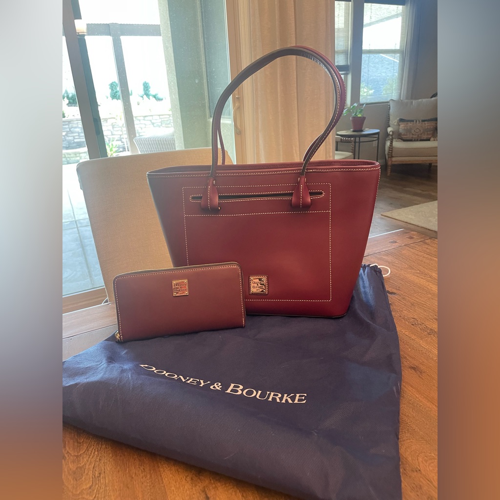 Dooney & Bourke Purse And Wallet